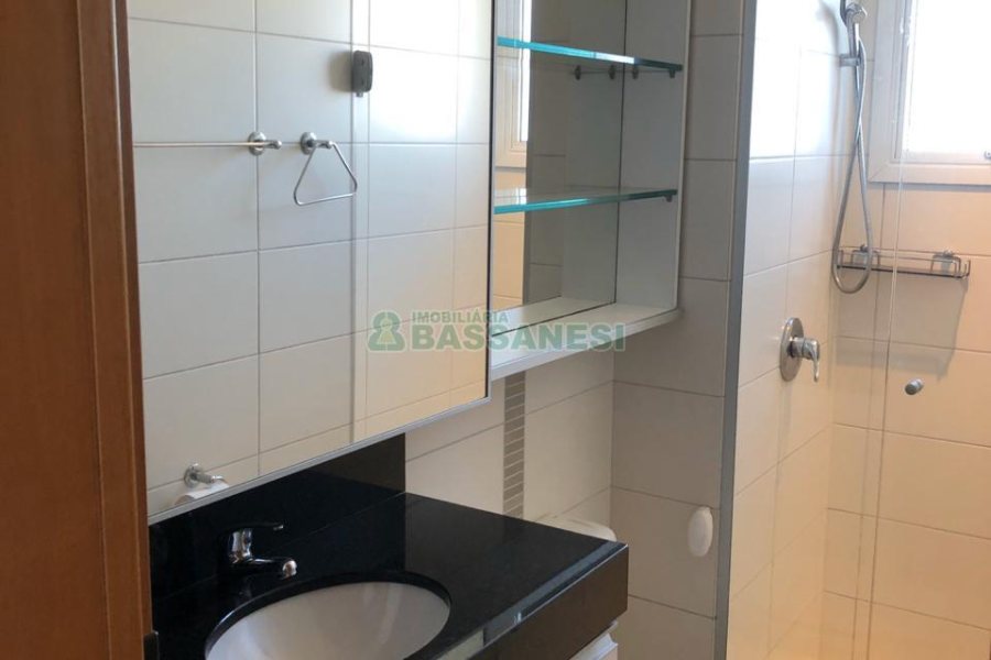 Apto Mobiliado com 60m², 2 dormitórios, 1 vaga, no bairro Charqueadas em Caxias do Sul para Alugar