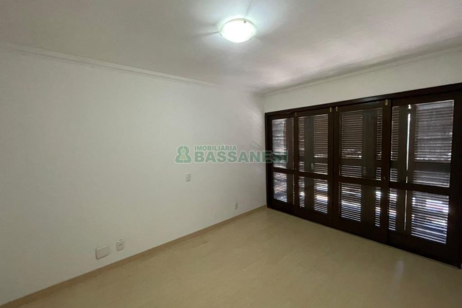 Apartamento com 119m², 4 dormitórios, 2 vagas, no bairro Pio X em Caxias do Sul para Comprar