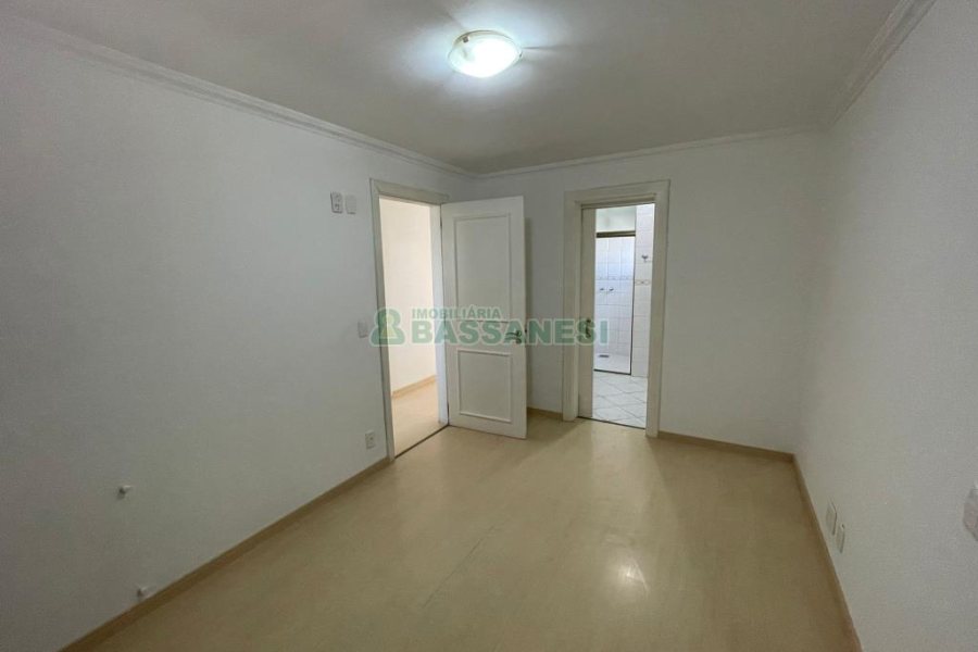 Apartamento com 119m², 4 dormitórios, 2 vagas, no bairro Pio X em Caxias do Sul para Comprar