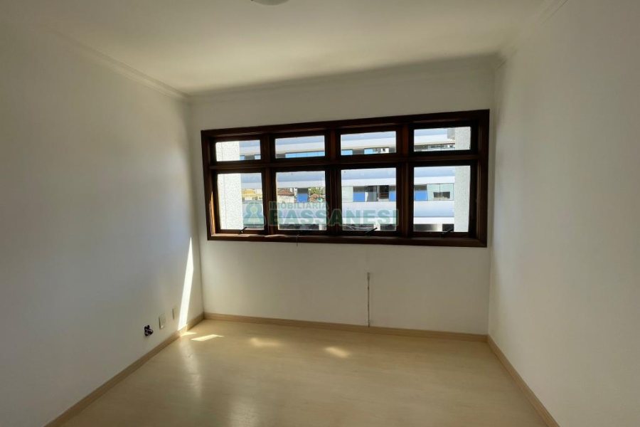 Apartamento com 119m², 4 dormitórios, 2 vagas, no bairro Pio X em Caxias do Sul para Comprar