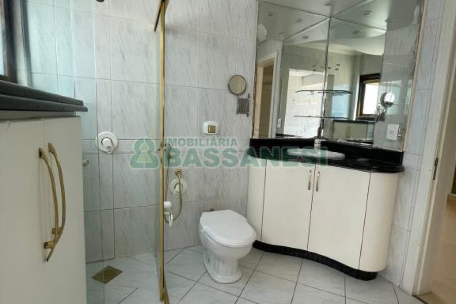 Apartamento com 119m², 4 dormitórios, 2 vagas, no bairro Pio X em Caxias do Sul para Comprar