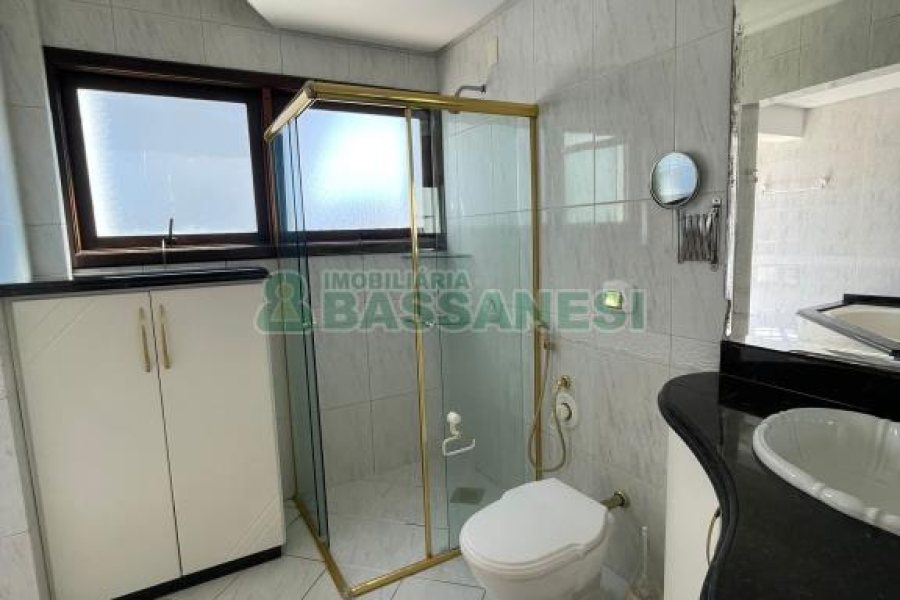 Apartamento com 119m², 4 dormitórios, 2 vagas, no bairro Pio X em Caxias do Sul para Comprar