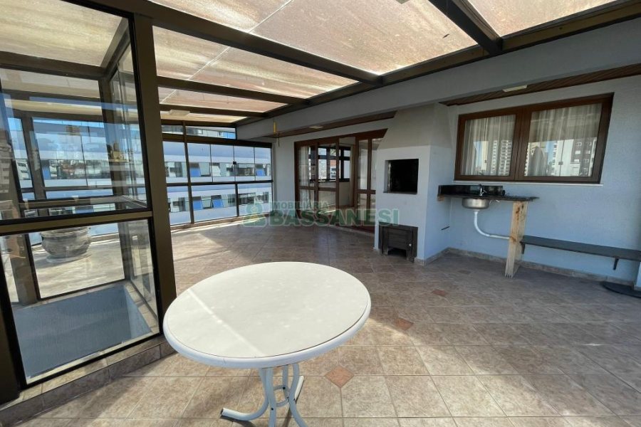 Apartamento com 119m², 4 dormitórios, 2 vagas, no bairro Pio X em Caxias do Sul para Comprar