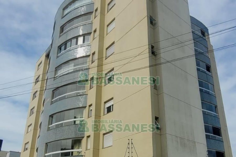 Apartamento com 85m², 2 dormitórios, 2 vagas, no bairro Sagrada Família em Caxias do Sul para Comprar