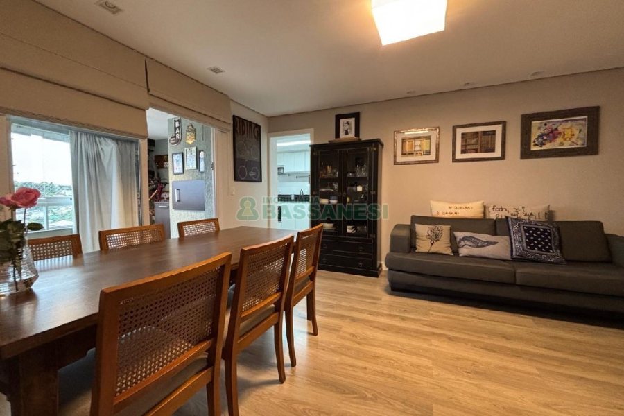 Apartamento com 85m², 2 dormitórios, 2 vagas, no bairro Sagrada Família em Caxias do Sul para Comprar