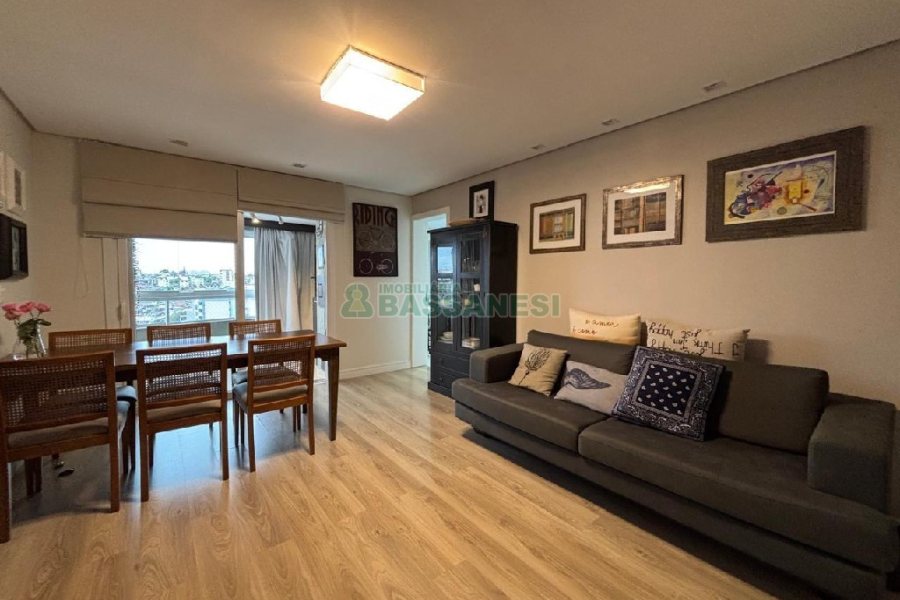 Apartamento com 85m², 2 dormitórios, 2 vagas, no bairro Sagrada Família em Caxias do Sul para Comprar