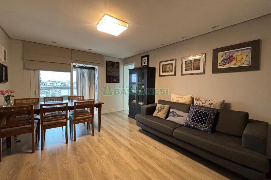 Apartamento com 85m², 2 dormitórios, 2 vagas, no bairro Sagrada Família em Caxias do Sul para Comprar