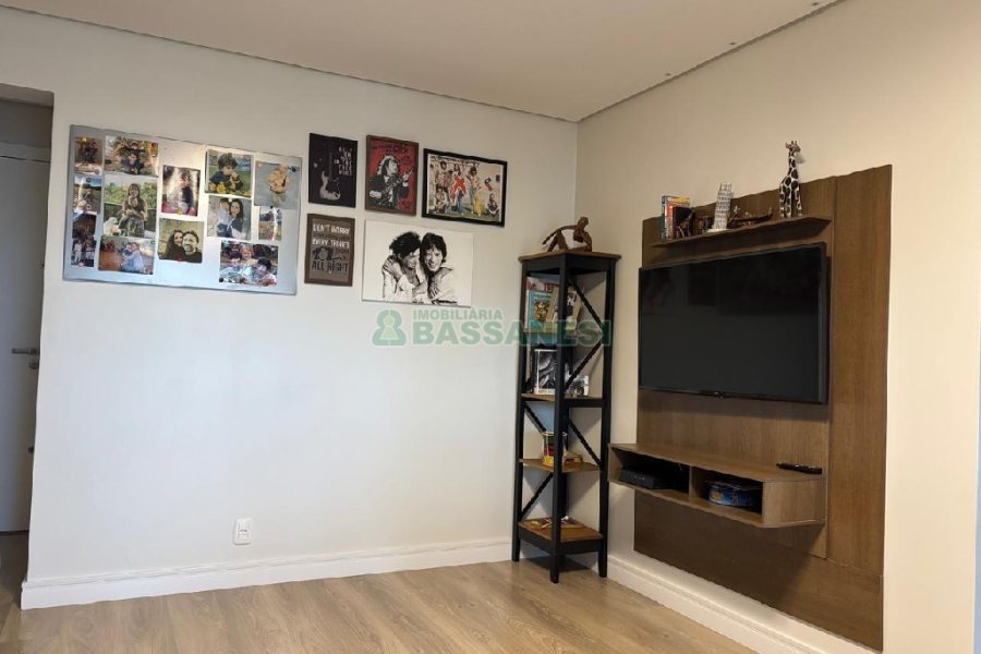 Apartamento com 85m², 2 dormitórios, 2 vagas, no bairro Sagrada Família em Caxias do Sul para Comprar