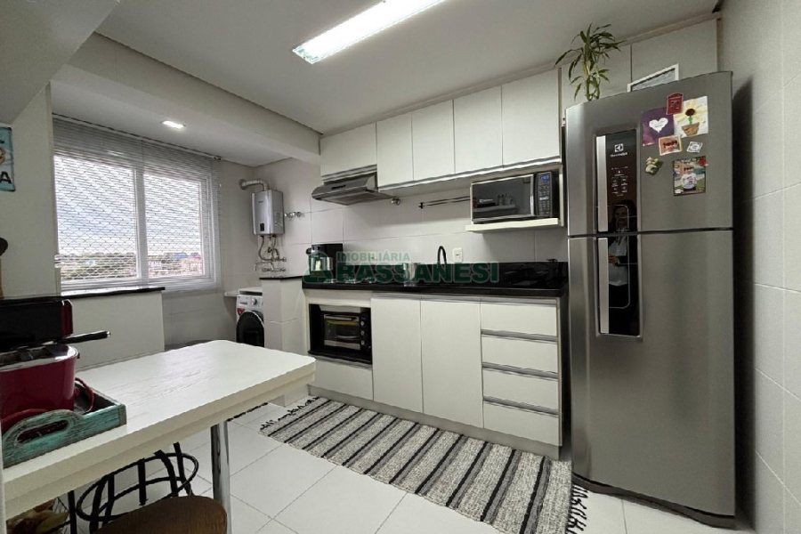 Apartamento com 85m², 2 dormitórios, 2 vagas, no bairro Sagrada Família em Caxias do Sul para Comprar