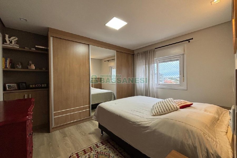 Apartamento com 85m², 2 dormitórios, 2 vagas, no bairro Sagrada Família em Caxias do Sul para Comprar