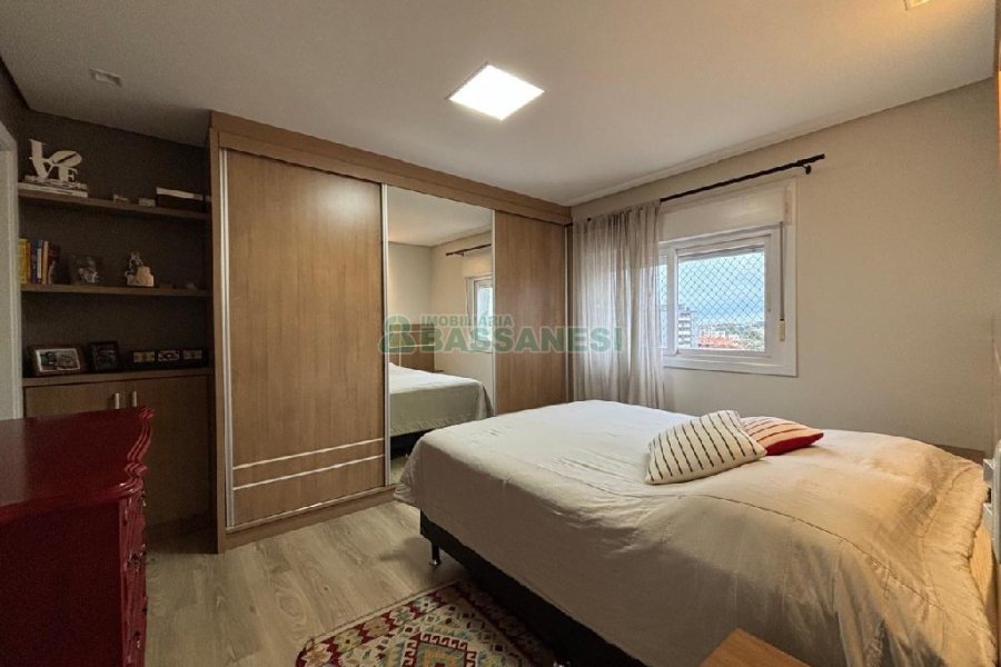 Apartamento com 85m², 2 dormitórios, 2 vagas, no bairro Sagrada Família em Caxias do Sul para Comprar