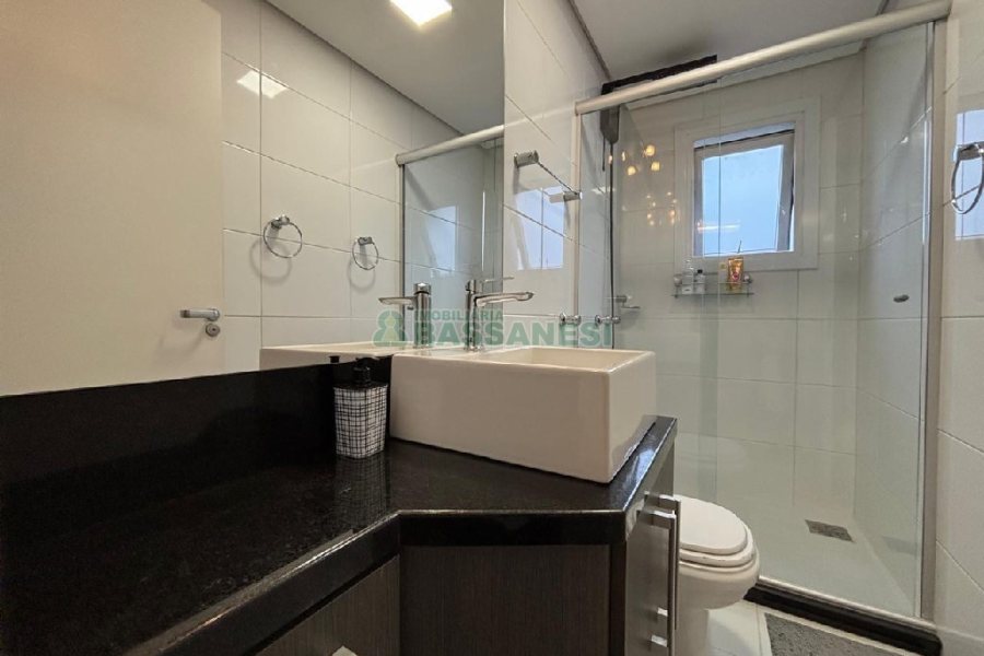 Apartamento com 85m², 2 dormitórios, 2 vagas, no bairro Sagrada Família em Caxias do Sul para Comprar