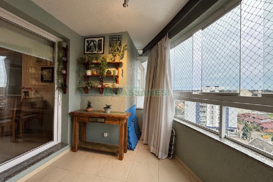 Apartamento com 85m², 2 dormitórios, 2 vagas, no bairro Sagrada Família em Caxias do Sul para Comprar