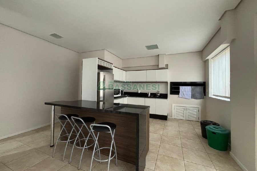 Apartamento com 85m², 2 dormitórios, 2 vagas, no bairro Sagrada Família em Caxias do Sul para Comprar