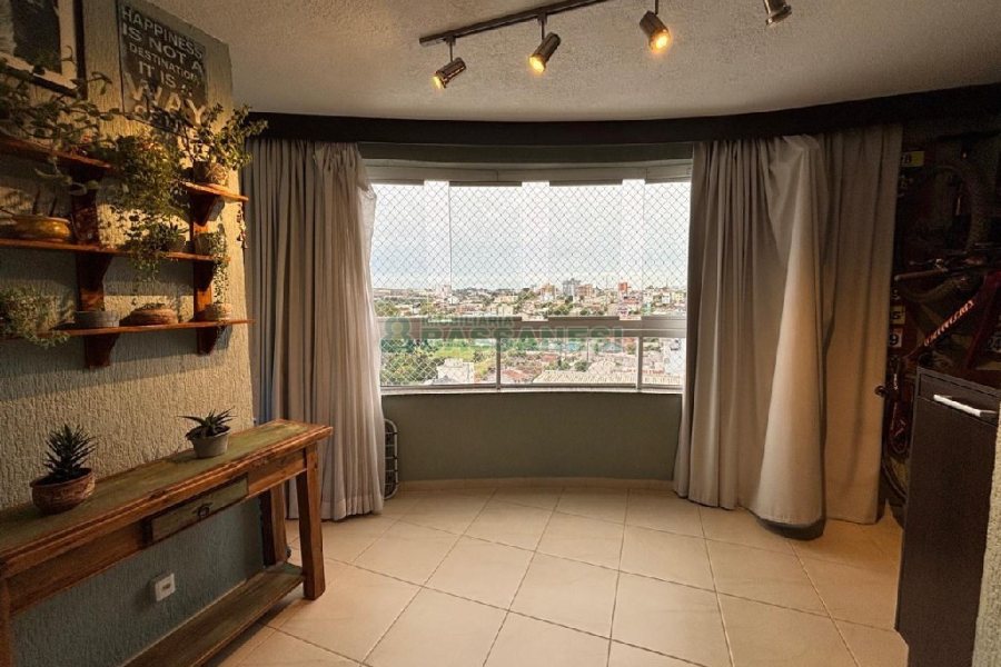 Apartamento com 85m², 2 dormitórios, 2 vagas, no bairro Sagrada Família em Caxias do Sul para Comprar