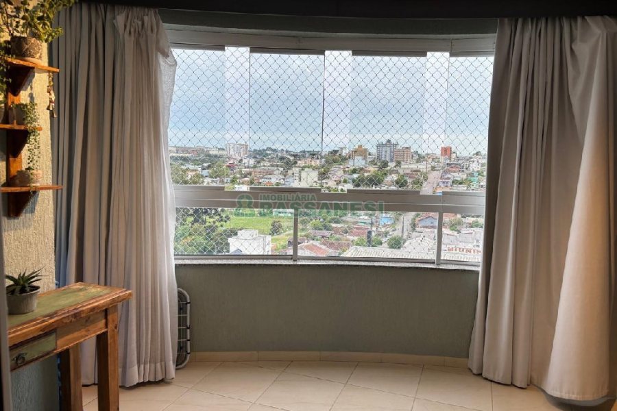 Apartamento com 85m², 2 dormitórios, 2 vagas, no bairro Sagrada Família em Caxias do Sul para Comprar