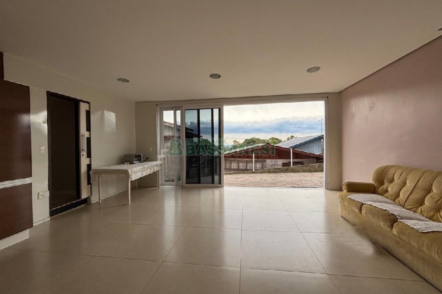 Casa Mobiliada com 180m², 3 dormitórios, 2 vagas, no bairro Desvio Rizzo em Caxias do Sul para Alugar