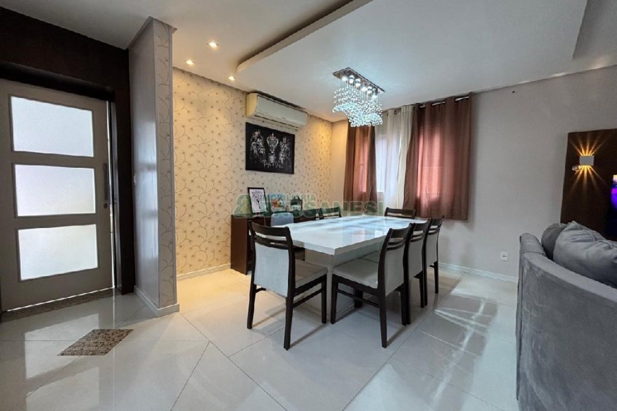 Casa Mobiliada com 180m², 3 dormitórios, 2 vagas, no bairro Desvio Rizzo em Caxias do Sul para Alugar