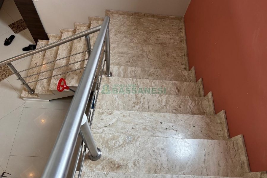 Casa Mobiliada com 180m², 3 dormitórios, 2 vagas, no bairro Desvio Rizzo em Caxias do Sul para Alugar