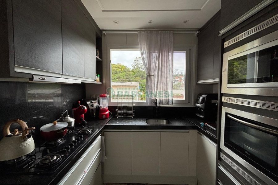 Casa Mobiliada com 180m², 3 dormitórios, 2 vagas, no bairro Desvio Rizzo em Caxias do Sul para Alugar