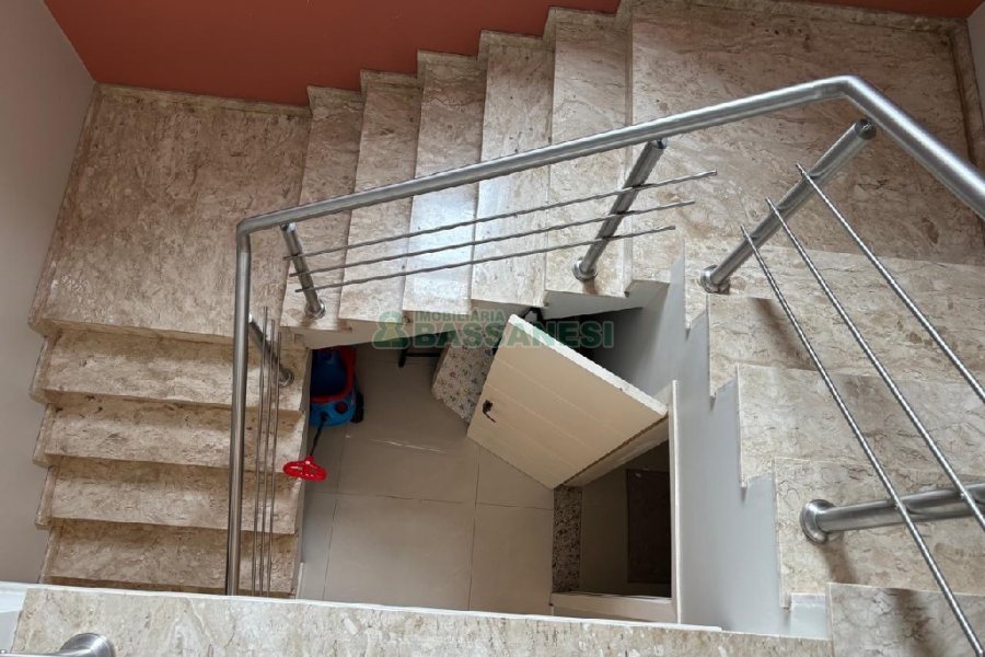 Casa Mobiliada com 180m², 3 dormitórios, 2 vagas, no bairro Desvio Rizzo em Caxias do Sul para Alugar