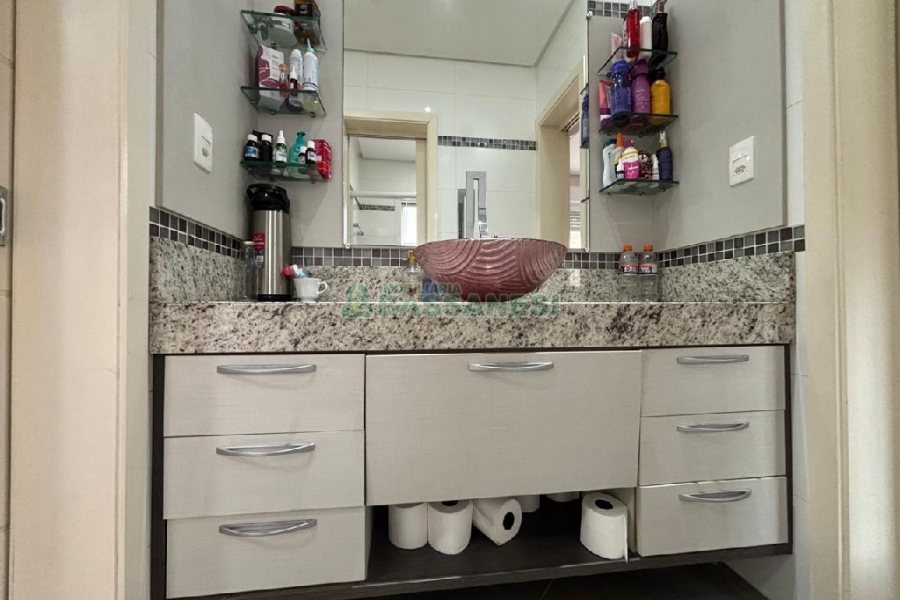 Casa Mobiliada com 180m², 3 dormitórios, 2 vagas, no bairro Desvio Rizzo em Caxias do Sul para Alugar