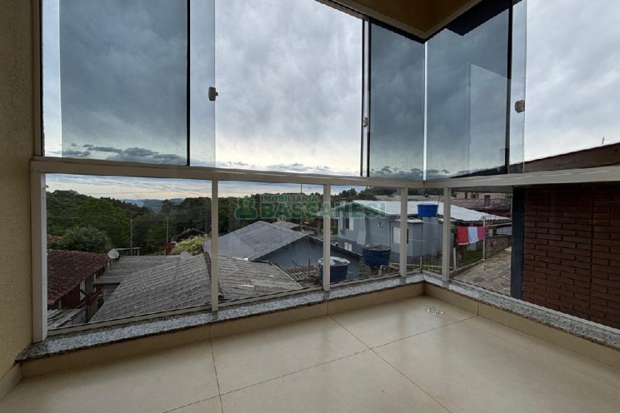 Casa Mobiliada com 180m², 3 dormitórios, 2 vagas, no bairro Desvio Rizzo em Caxias do Sul para Alugar