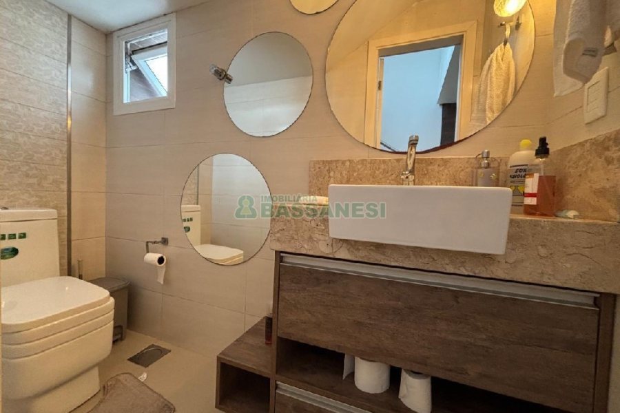 Casa Mobiliada com 180m², 3 dormitórios, 2 vagas, no bairro Desvio Rizzo em Caxias do Sul para Alugar