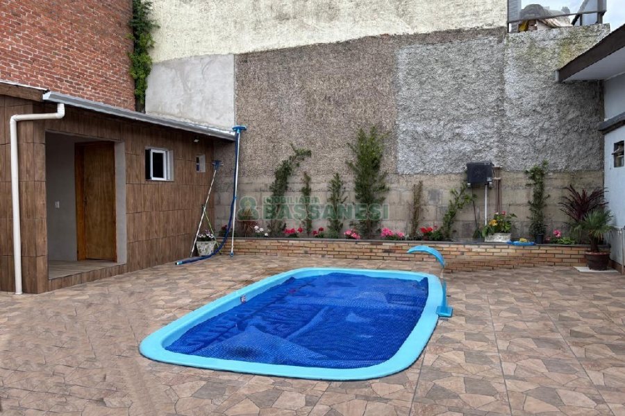 Casa Mobiliada com 180m², 3 dormitórios, 2 vagas, no bairro Desvio Rizzo em Caxias do Sul para Alugar