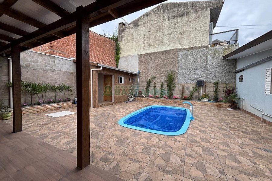 Casa Mobiliada com 180m², 3 dormitórios, 2 vagas, no bairro Desvio Rizzo em Caxias do Sul para Alugar