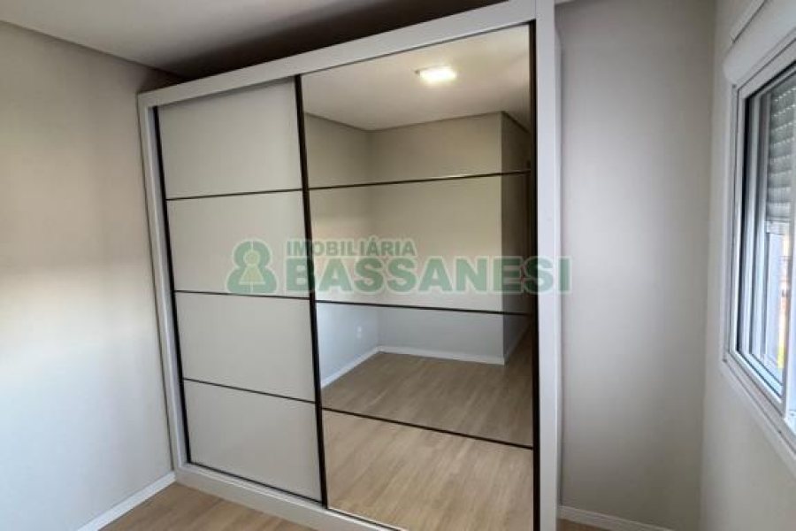Apartamento com 56m², 2 dormitórios, 1 vaga, no bairro Jardim América em Caxias do Sul para Alugar