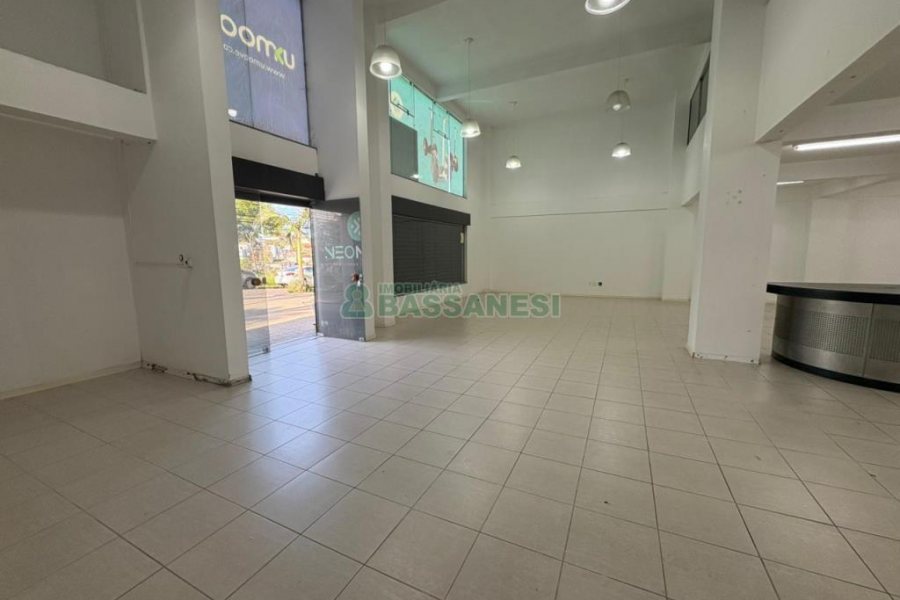 Loja com 487m², no bairro Villagio Iguatemi em Caxias do Sul para Alugar ou Comprar