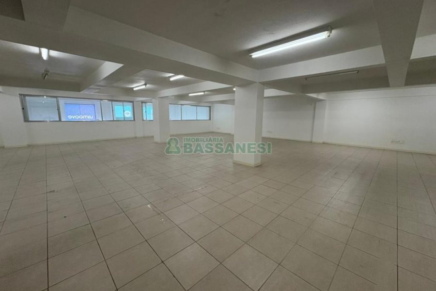 Loja com 487m², no bairro Villagio Iguatemi em Caxias do Sul para Alugar ou Comprar