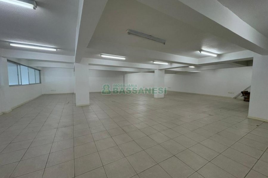 Loja com 487m², no bairro Villagio Iguatemi em Caxias do Sul para Alugar ou Comprar