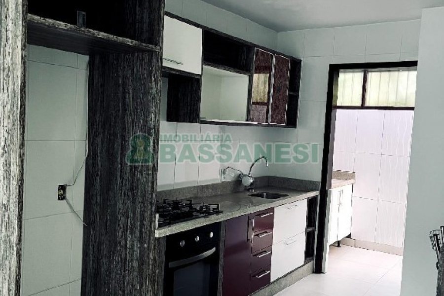 Sobrado com 120m², 3 dormitórios, 2 vagas, no bairro Desvio Rizzo em Caxias do Sul para Alugar