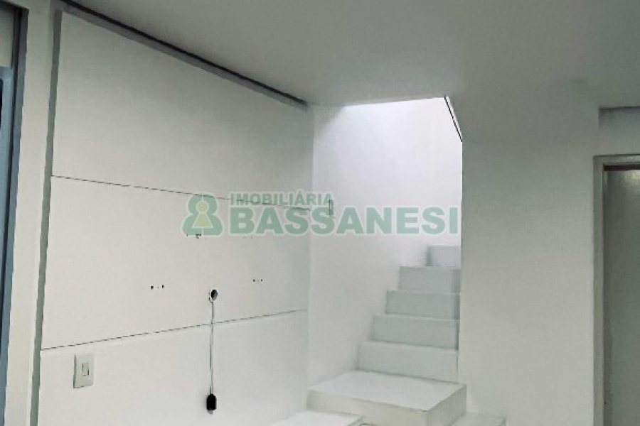 Sobrado com 120m², 3 dormitórios, 2 vagas, no bairro Desvio Rizzo em Caxias do Sul para Alugar