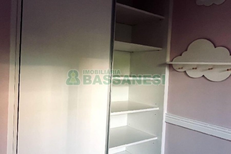 Sobrado com 120m², 3 dormitórios, 2 vagas, no bairro Desvio Rizzo em Caxias do Sul para Alugar