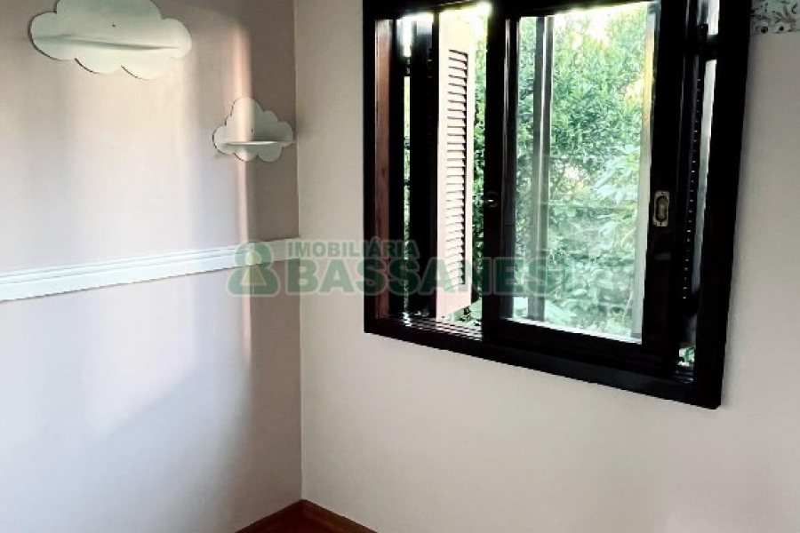 Sobrado com 120m², 3 dormitórios, 2 vagas, no bairro Desvio Rizzo em Caxias do Sul para Alugar