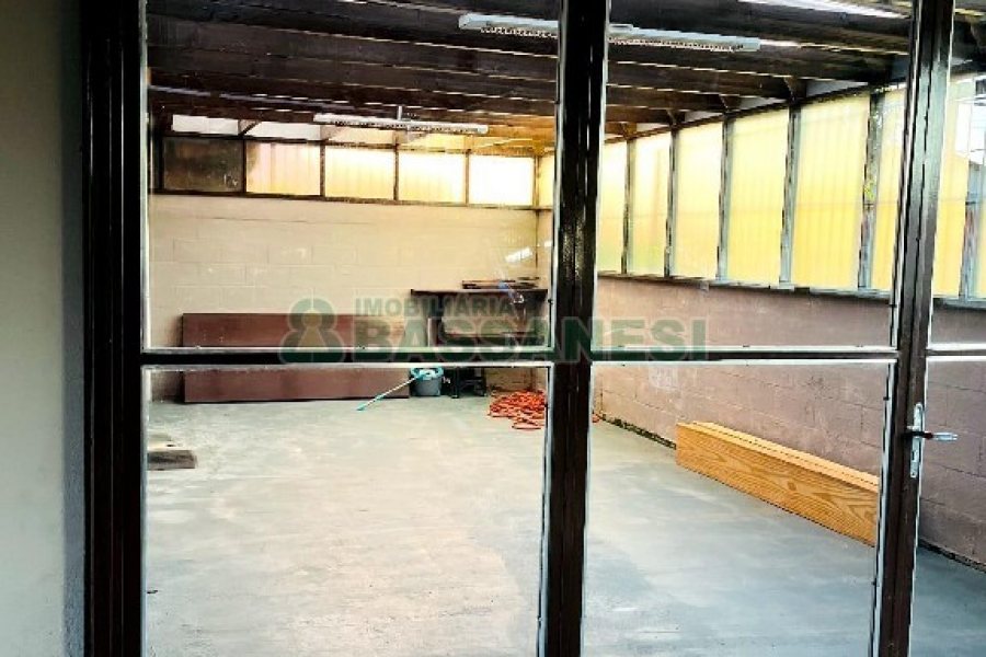 Sobrado com 120m², 3 dormitórios, 2 vagas, no bairro Desvio Rizzo em Caxias do Sul para Alugar