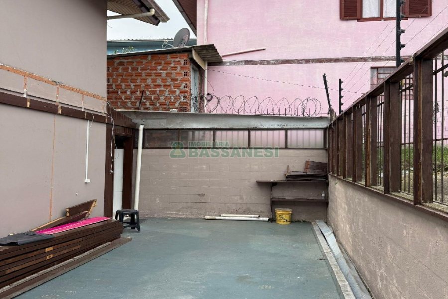 Sobrado com 120m², 3 dormitórios, 2 vagas, no bairro Desvio Rizzo em Caxias do Sul para Alugar