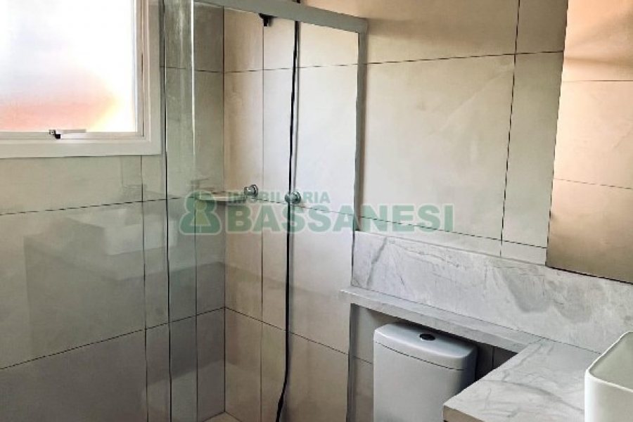 Sobrado com 120m², 3 dormitórios, 2 vagas, no bairro Desvio Rizzo em Caxias do Sul para Alugar