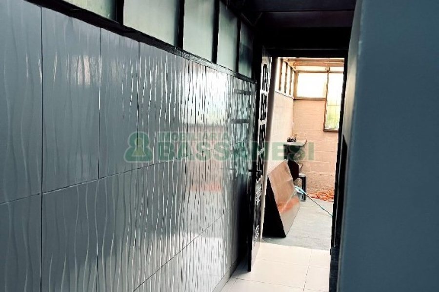 Sobrado com 120m², 3 dormitórios, 2 vagas, no bairro Desvio Rizzo em Caxias do Sul para Alugar