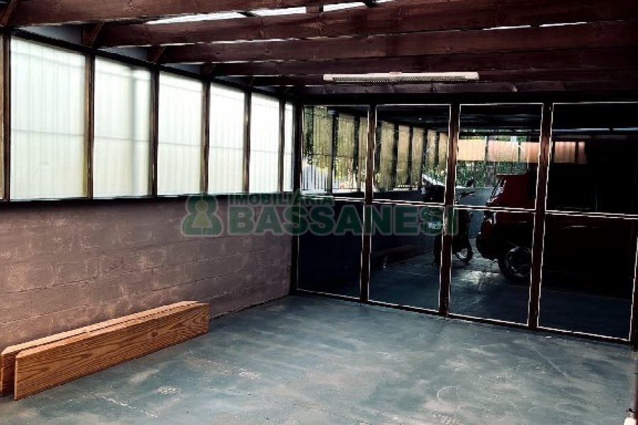 Sobrado com 120m², 3 dormitórios, 2 vagas, no bairro Desvio Rizzo em Caxias do Sul para Alugar