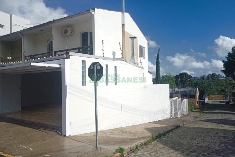 Sobrado com 62m², 2 dormitórios, 1 vaga, no bairro Santa Catarina em Caxias do Sul para Comprar