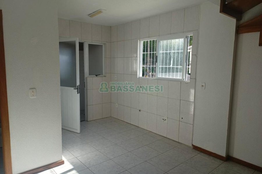 Sobrado com 62m², 2 dormitórios, 1 vaga, no bairro Santa Catarina em Caxias do Sul para Comprar