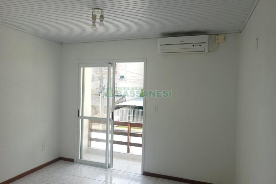 Sobrado com 62m², 2 dormitórios, 1 vaga, no bairro Santa Catarina em Caxias do Sul para Comprar