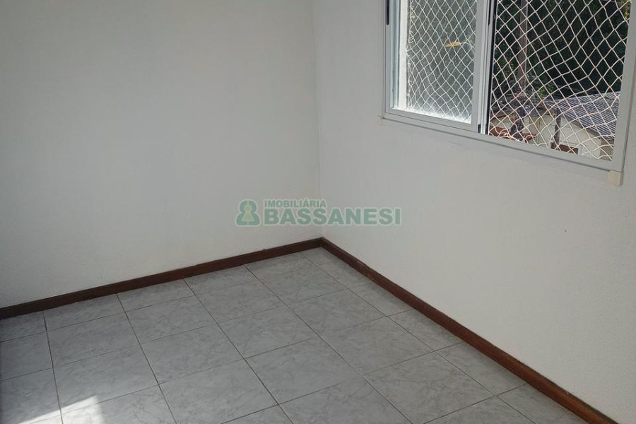 Sobrado com 62m², 2 dormitórios, 1 vaga, no bairro Santa Catarina em Caxias do Sul para Comprar