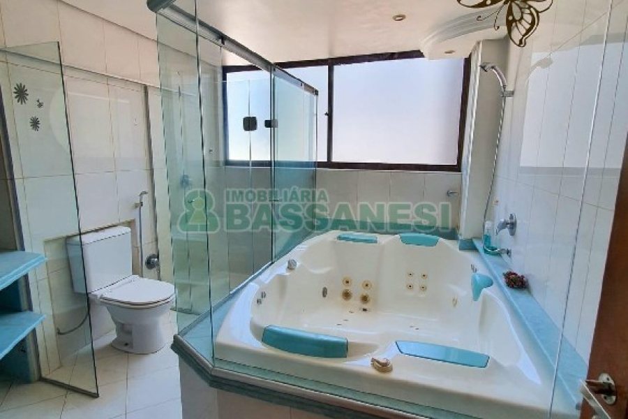 Apartamento com 118m², 3 dormitórios, 1 vaga, no bairro São Pelegrino em Caxias do Sul para Alugar