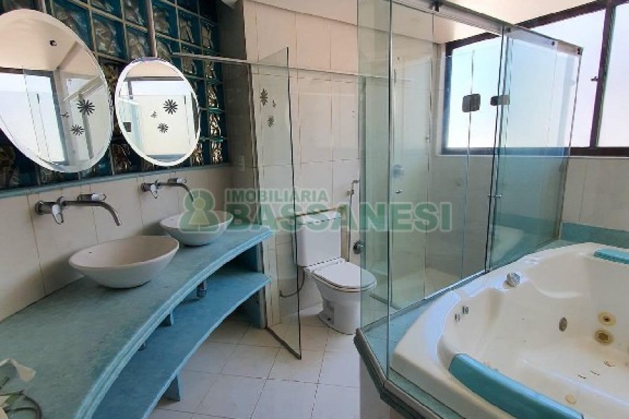 Apartamento com 118m², 3 dormitórios, 1 vaga, no bairro São Pelegrino em Caxias do Sul para Alugar