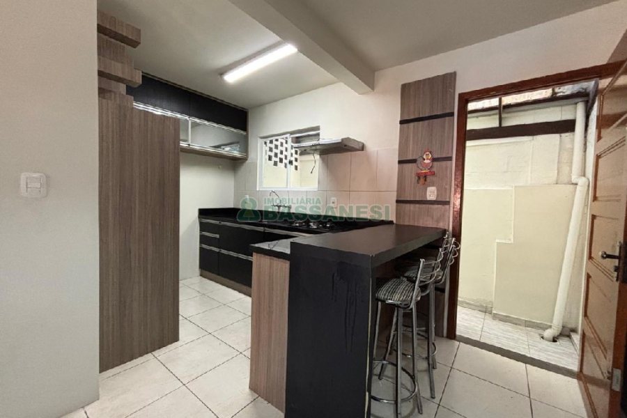 Casa Mobiliada com 78m², 3 dormitórios, 1 vaga, no bairro Bela Vista em Caxias do Sul para Alugar